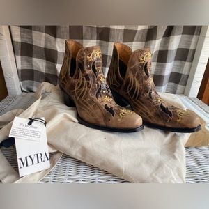 MYRA Low boots NEW 8